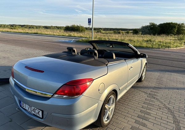 Opel Astra cena 16000 przebieg: 270092, rok produkcji 2006 z Białystok małe 781